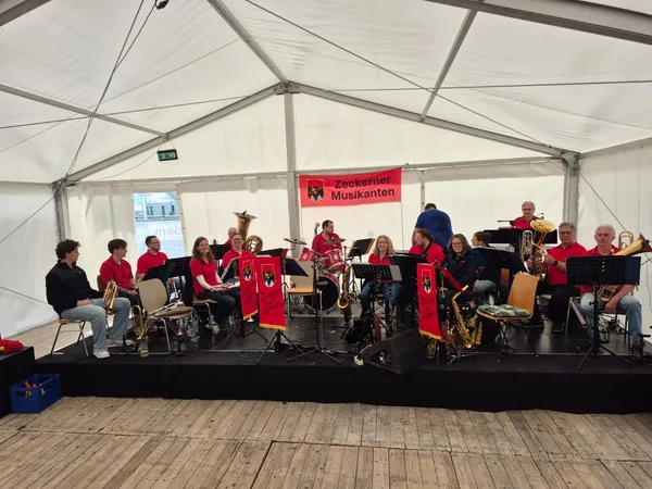 Zeckerner Kerwa 2025 – Frühschoppen mit der Blaskapelle