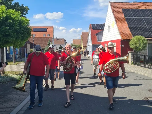 Zeckerner Kerwa 2025 – Auf zum Baum austellen
