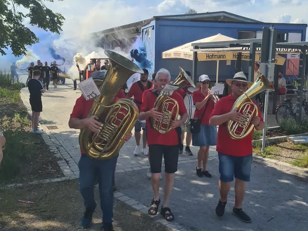 Zeckerner Kerwa 2025 – Marschmusik auf dem Festplatz